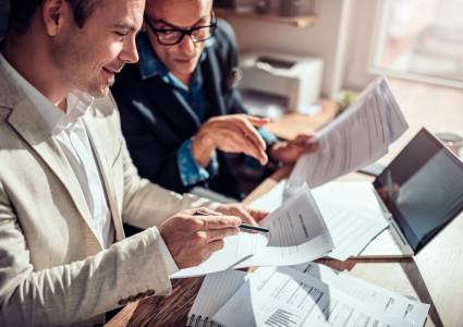 Loonstop tijdens ziekte terecht?