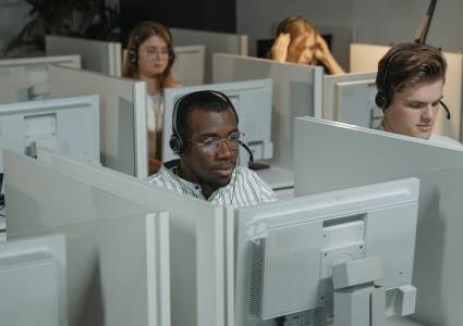 Tien minuten eerder aanwezig: betaalde werktijd?