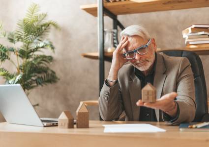 Verlies bij verkoop aan eigen BV aftrekbaar?